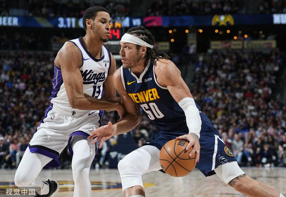 她在赛后采 她在赛后采