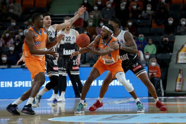 仅让马竞展 仅让马竞展