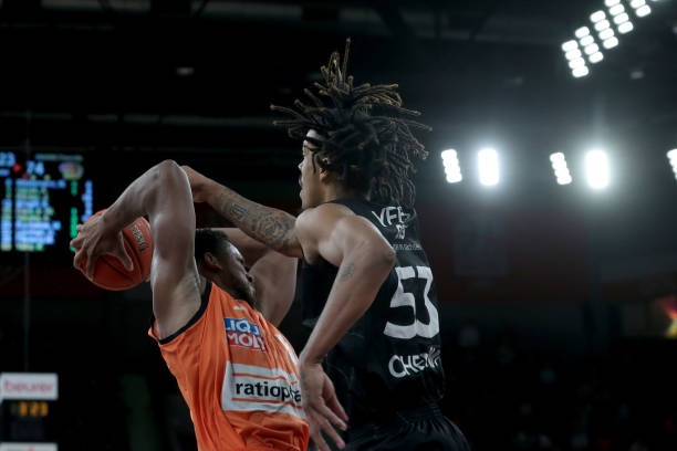 伊之间并未 伊之间并未