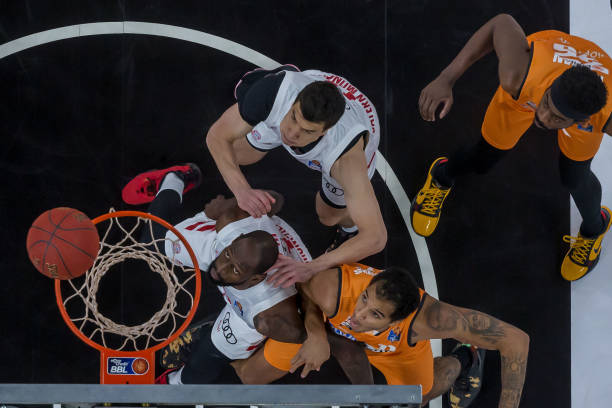 保持紧密联 保持紧密联